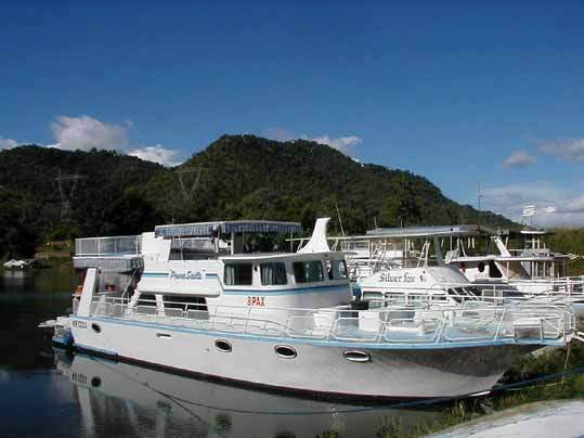 Houseboat Matusadona Zimbabwe